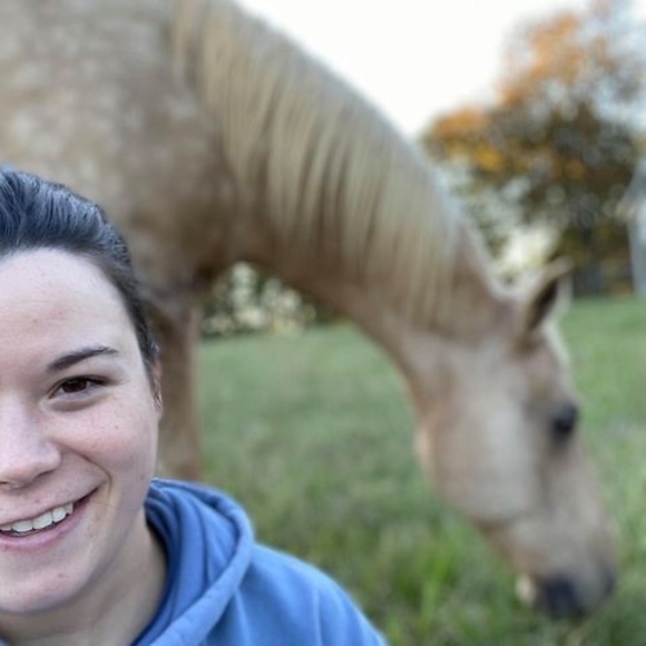 Meet your Posher, Courtney - Picture 1 of 1